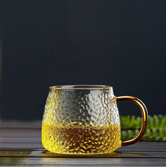 Miksi tarvitsemme läpinäkyviä viinilaseja juomiseen?