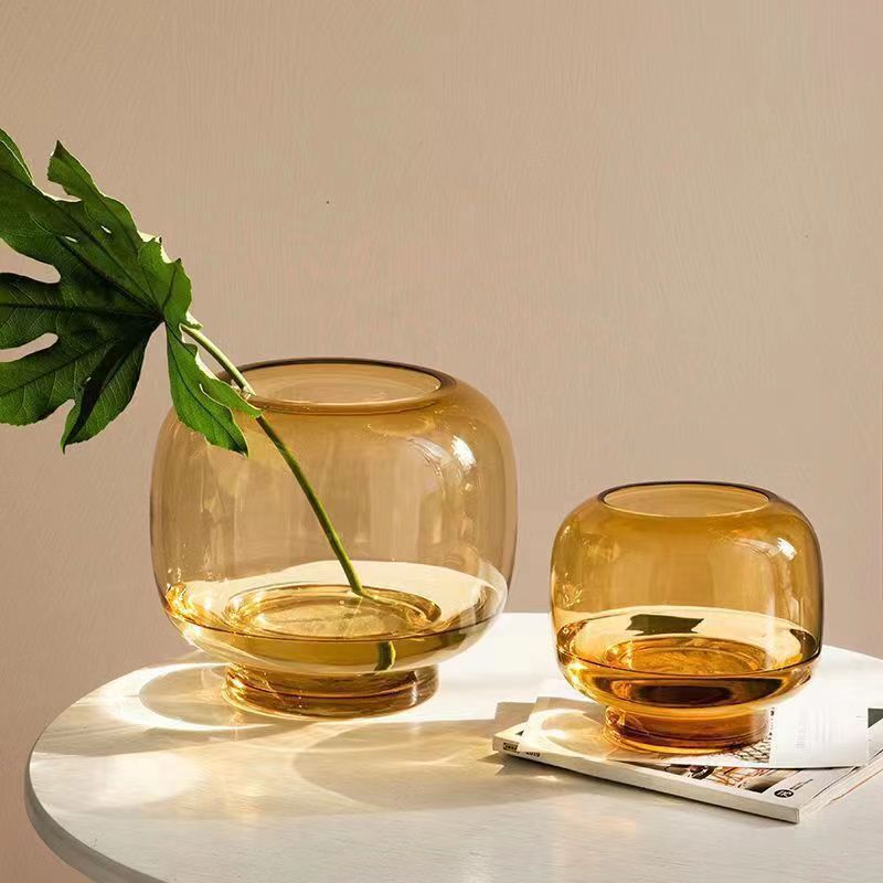 Instagram-arvoinen pyöreä maljakko isolla vatsalla