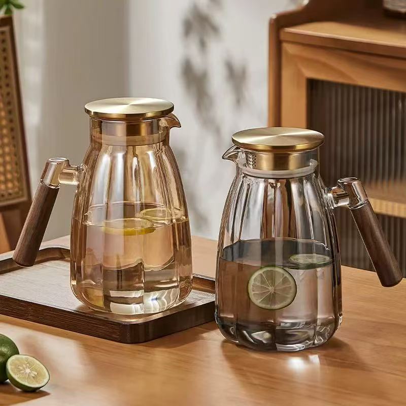 Walnut Hand Pumpkin vesikannu